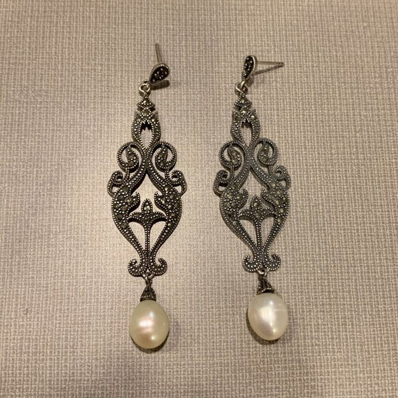 Intricate sterling silver, pearl drop earrings - Picture 1 of 2